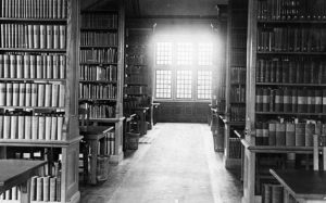 The inside of the library in the past.