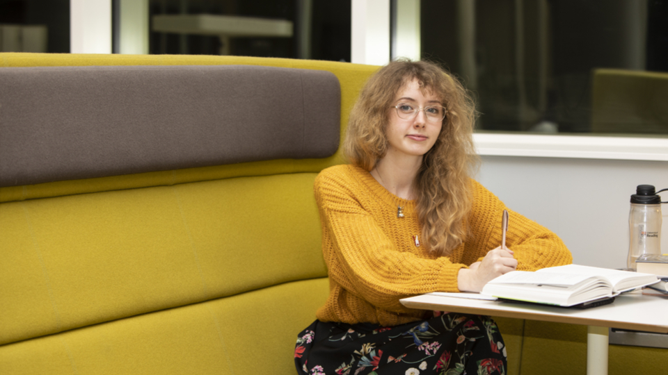 Student in new UoR library